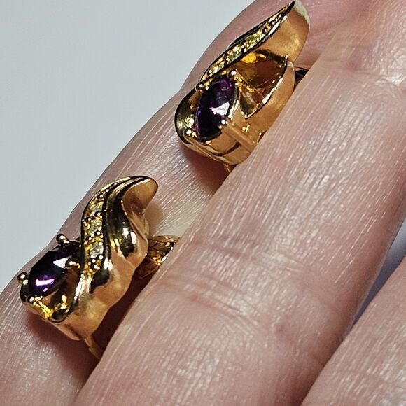 Vintage 2004 AVON Purple Rhinestone Clear Accents Clip On Gold Tone Earrings - Picture 2 of 9